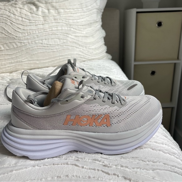 Hoka Shoes - Size 9.5 (w) HOKA bondi 8 sneakers NEVER WORN AND WITH THE BOX